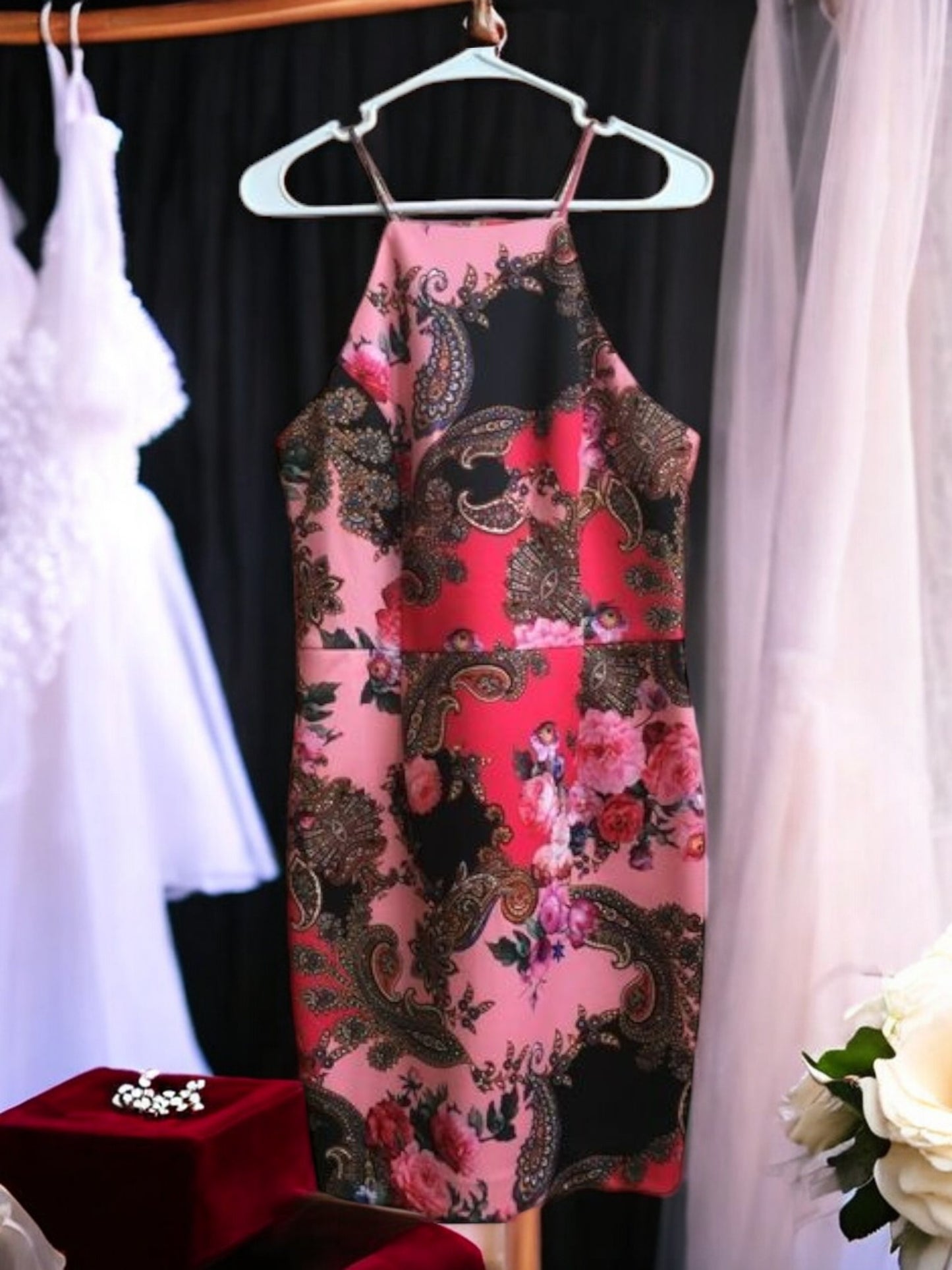 ALEXIA ADMOR SCUBA SHEATH DRESS IN PINK PAISLEY