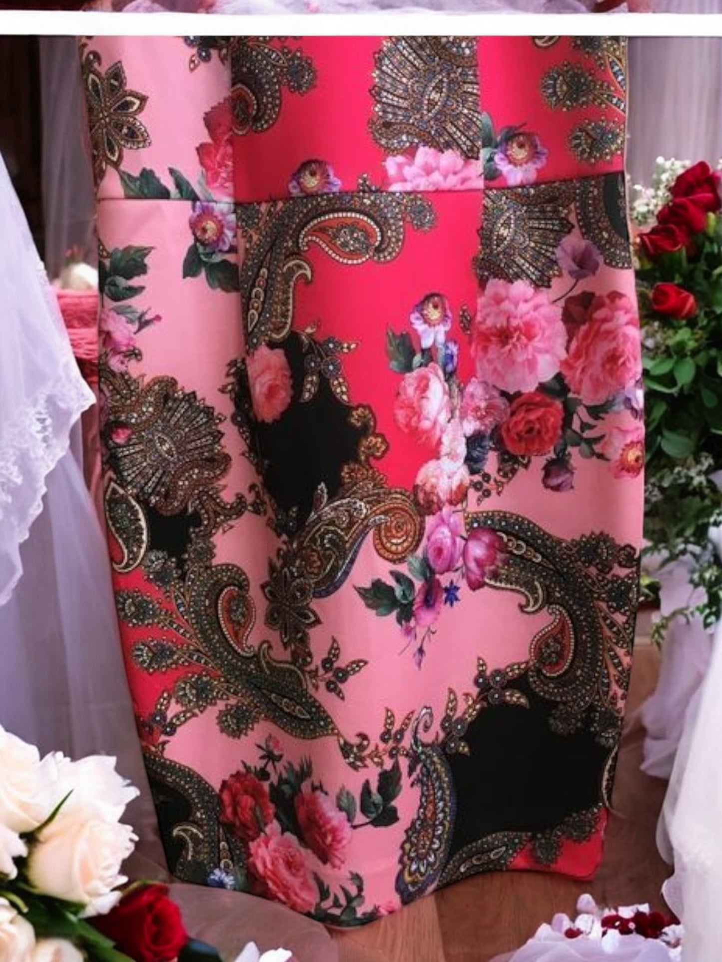 ALEXIA ADMOR SCUBA SHEATH DRESS IN PINK PAISLEY