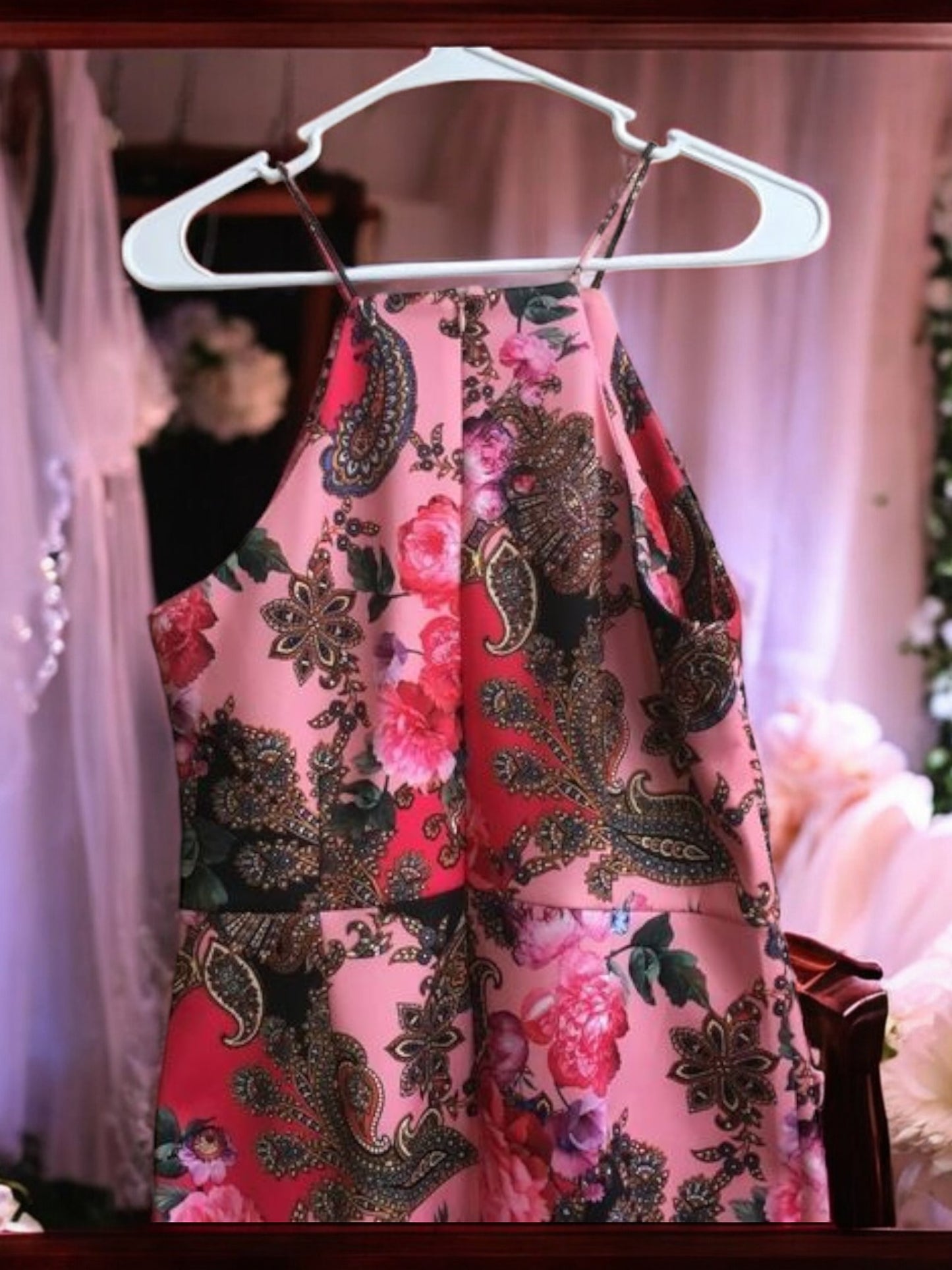 ALEXIA ADMOR SCUBA SHEATH DRESS IN PINK PAISLEY