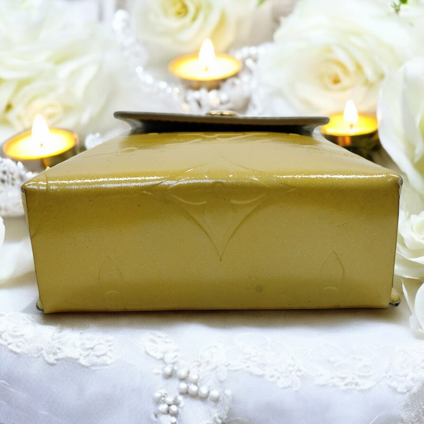 Vintage Louis Vuitton LV Crossbody bag Yellow Vernis 1171770