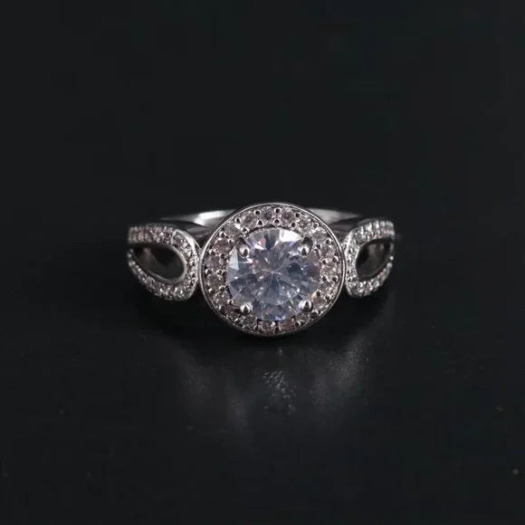 Beautiful Vintage Beautiful CZ Ring-61690